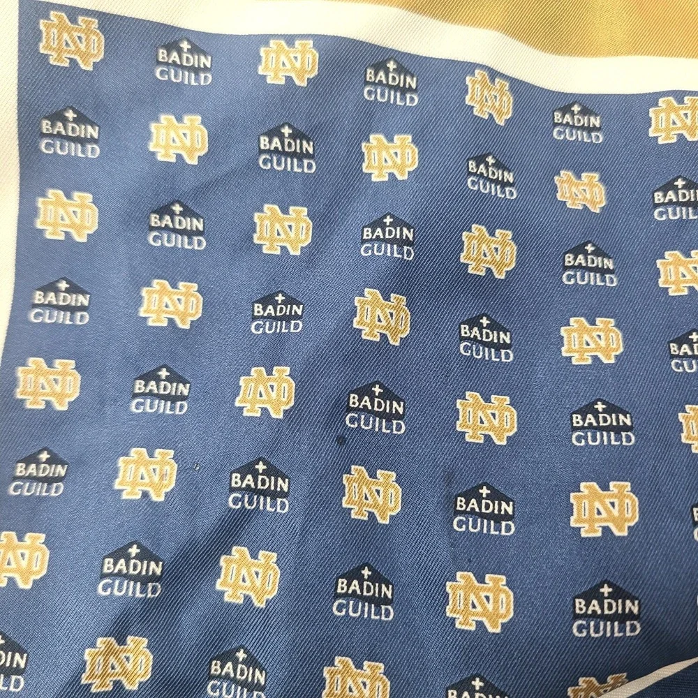Vineyard Vines Notre Dame Fighting Irish Logo Scarf Baden Guild 10.5